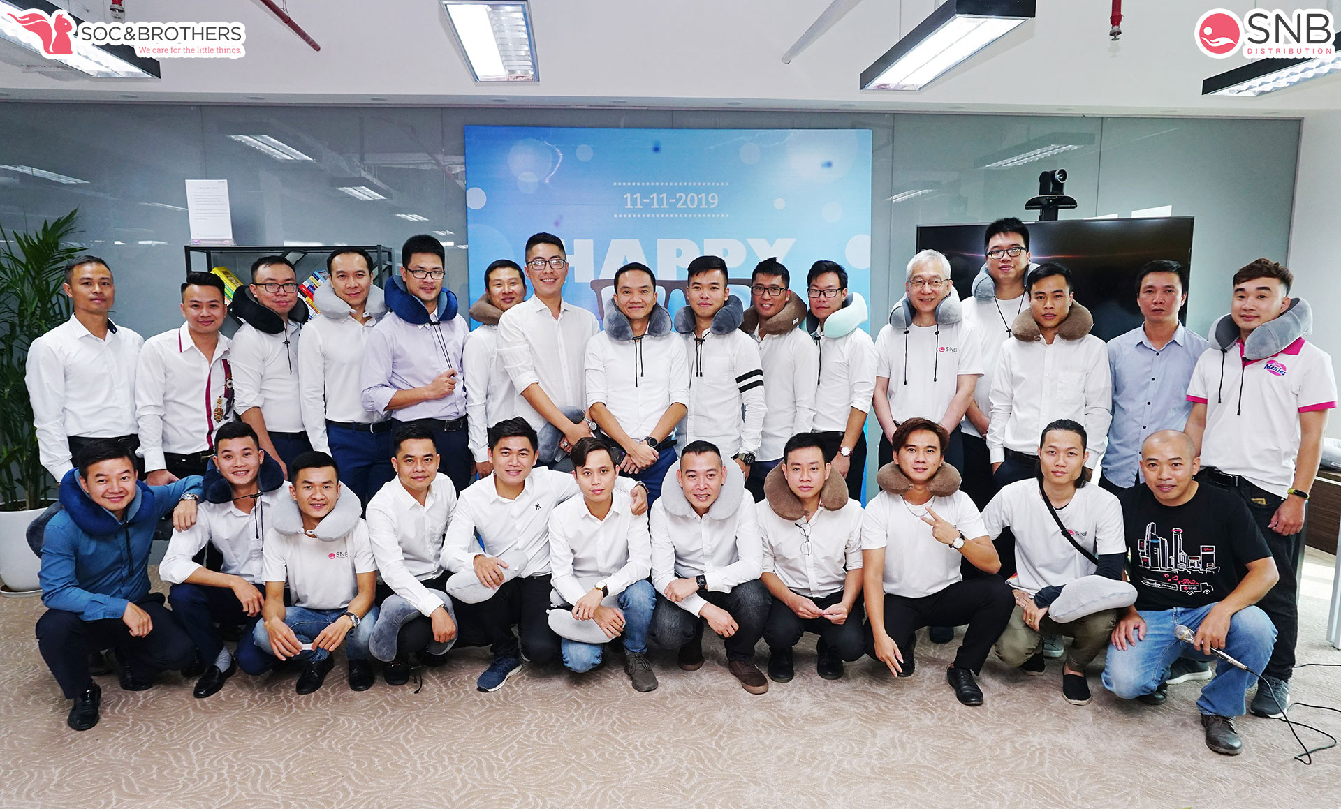 Các nam nhân viên SnB từ văn phòng Hà Nội