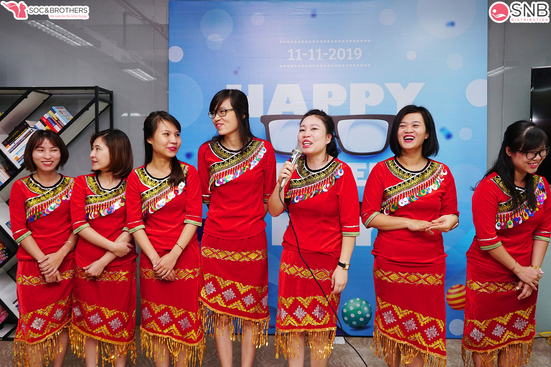 Tiết mục "cô gái vót chông" thú vị, đặc sắc