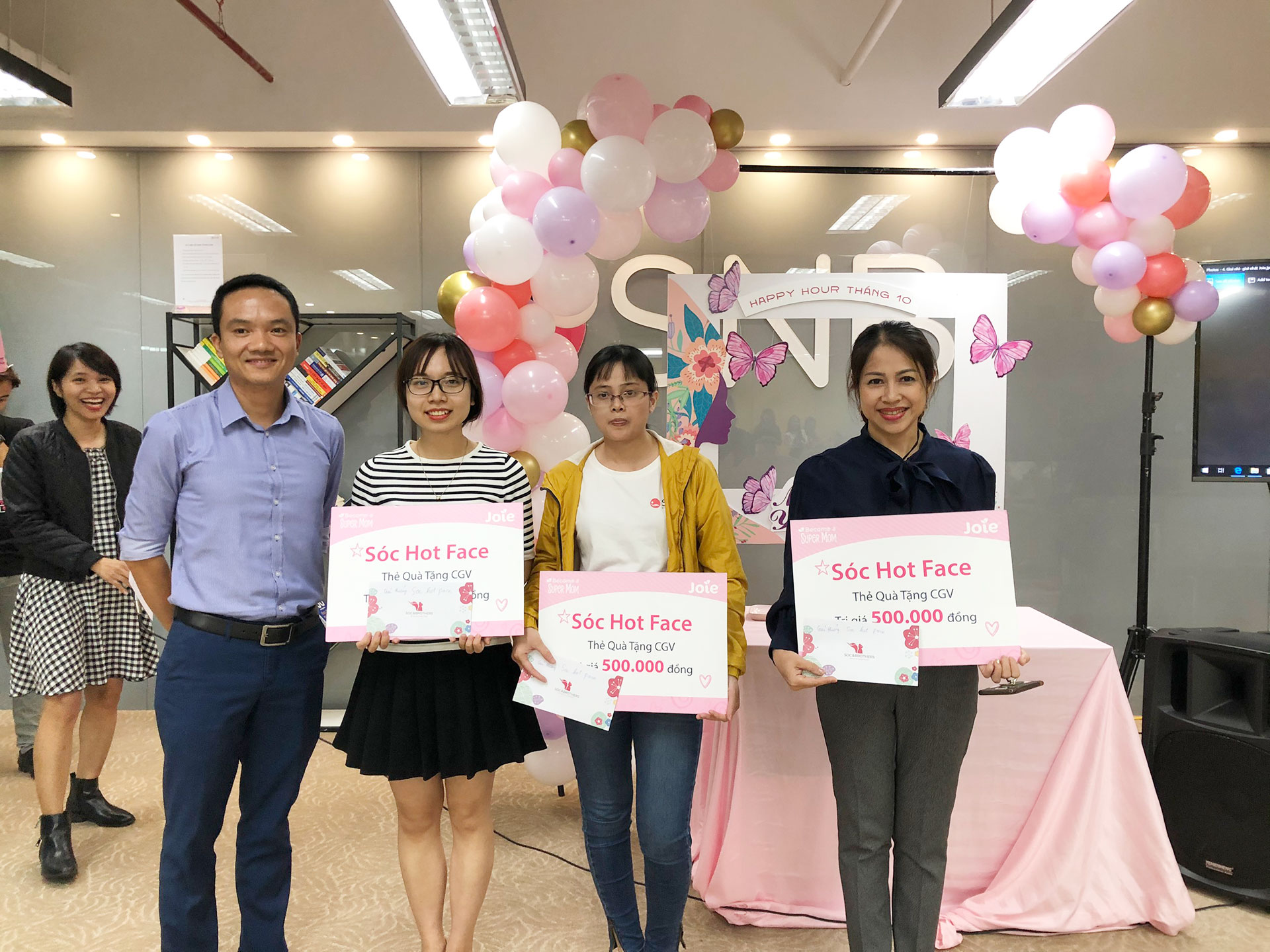 Trao thưởng nội bộ của nhãn hàng Joie