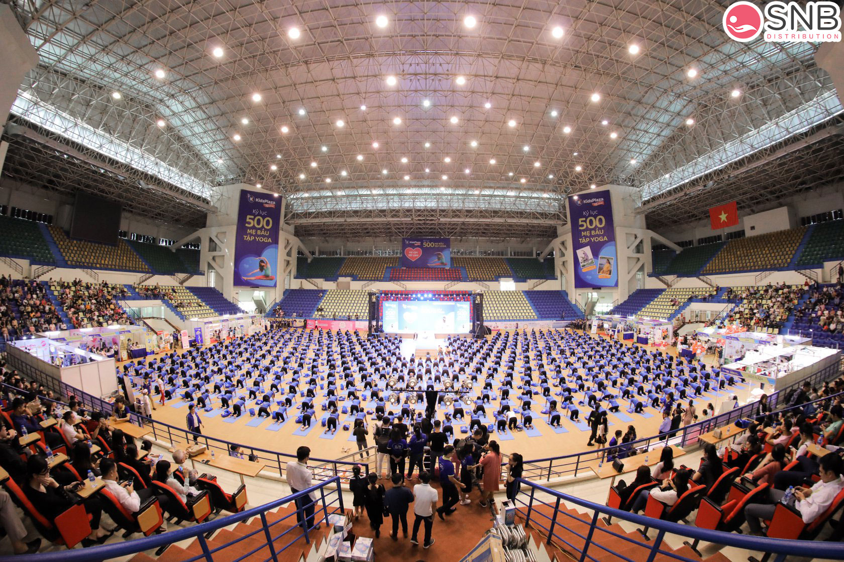 Kỉ lục Việt Nam - 500 mẹ bầu cùng tập Yoga